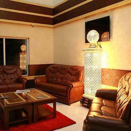 Thachaparambil Residency Hotell Alappuzha Exteriör bild